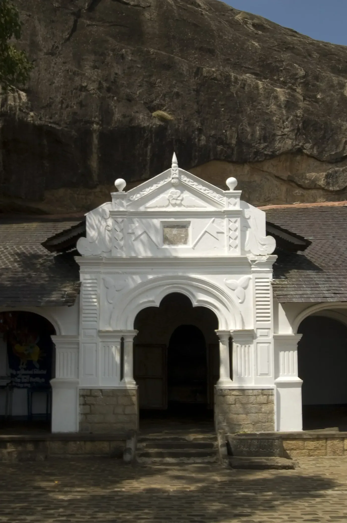 Dambulla Cave Temple exterior